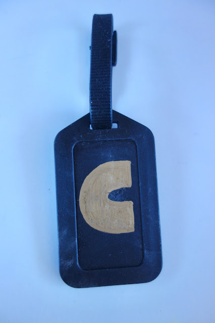 monogram, luggage tag with C logo, bag tag, travel accessories, blah to TADA, sticker, Sharpie paint pen, acrylic paint, paintbrush, handlettering, personalize a luggage tag