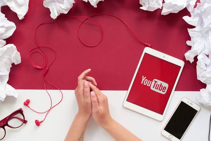 Enjoying YouTube videos while phone screen is turned off !!- Easiest Tech