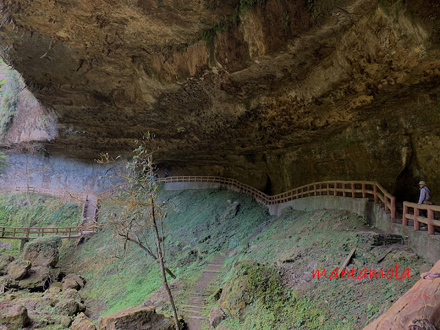 Songlong Rock Waterfall