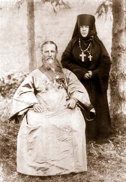 Αποτέλεσμα εικόνας για Η ηγουμένη της Μονής Λεουσίνο Ταισία με τον Αγ.Ιωάννη της Κρονστάνδης