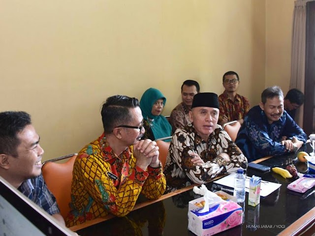 Perdana Bekerja Penjabat Gubernur Jabar, Iriawan Kunjungi Ruangan Pers