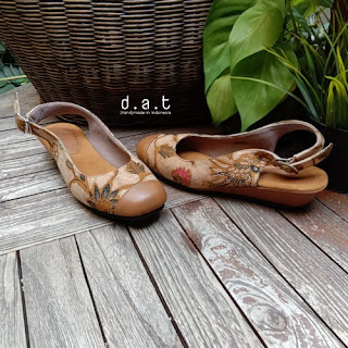 sepatu batik