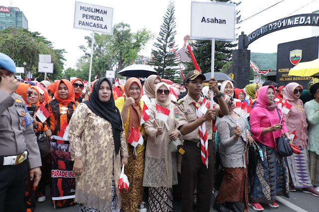 Ribuan Ibu-Ibu Mengikuti Parade dan Gebyar Berkebaya Nasional Tahun 2022