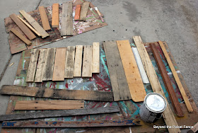 Pallet Bench Tutorial http://bec4-beyondthepicketfence.blogspot.com/2012/05/pallet-bench-tutorial.html