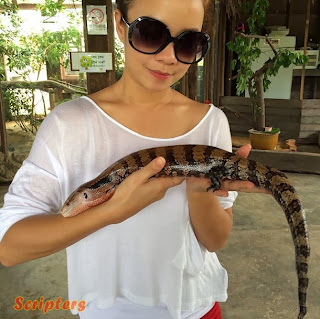 Gambar Nora Danish Bersama Anaknya Di Farm In The City Serdang