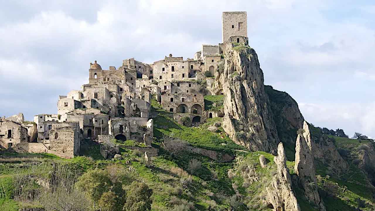 Cidade de Craco, Itália - lugares abandonados