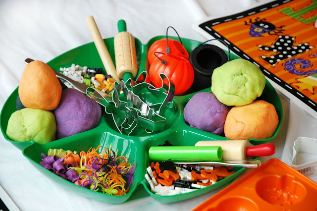 Halloween play dough activity tray for preschool kids