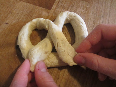 Lunchtime Soft Pretzels {The Unlikely Homeschool}