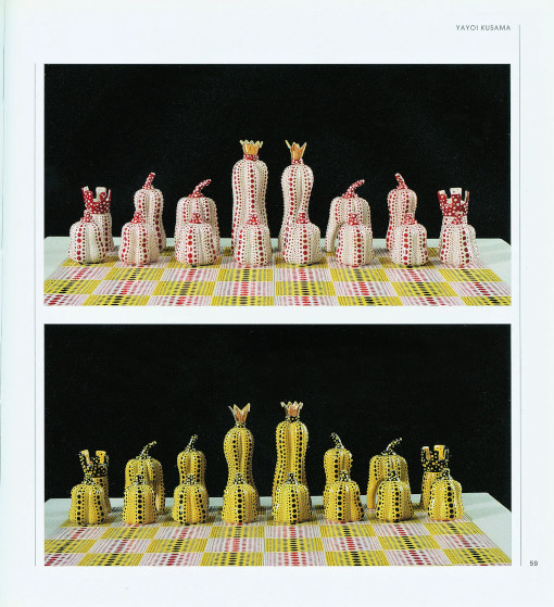 Jeu d'échecs “Pumpkin chess set”, Yayoi KUSAMA - 1929 Japon 2003 - Porcelaine, cuir et bois - Photo © CDR
