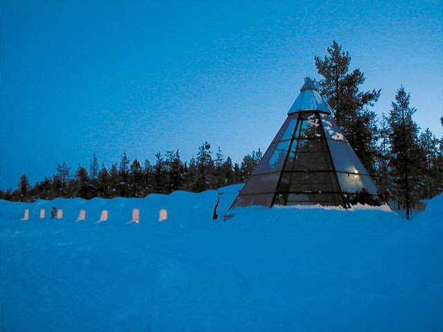 http://www.kakslauttanen.fi/en/accommodation/#glass-igloos