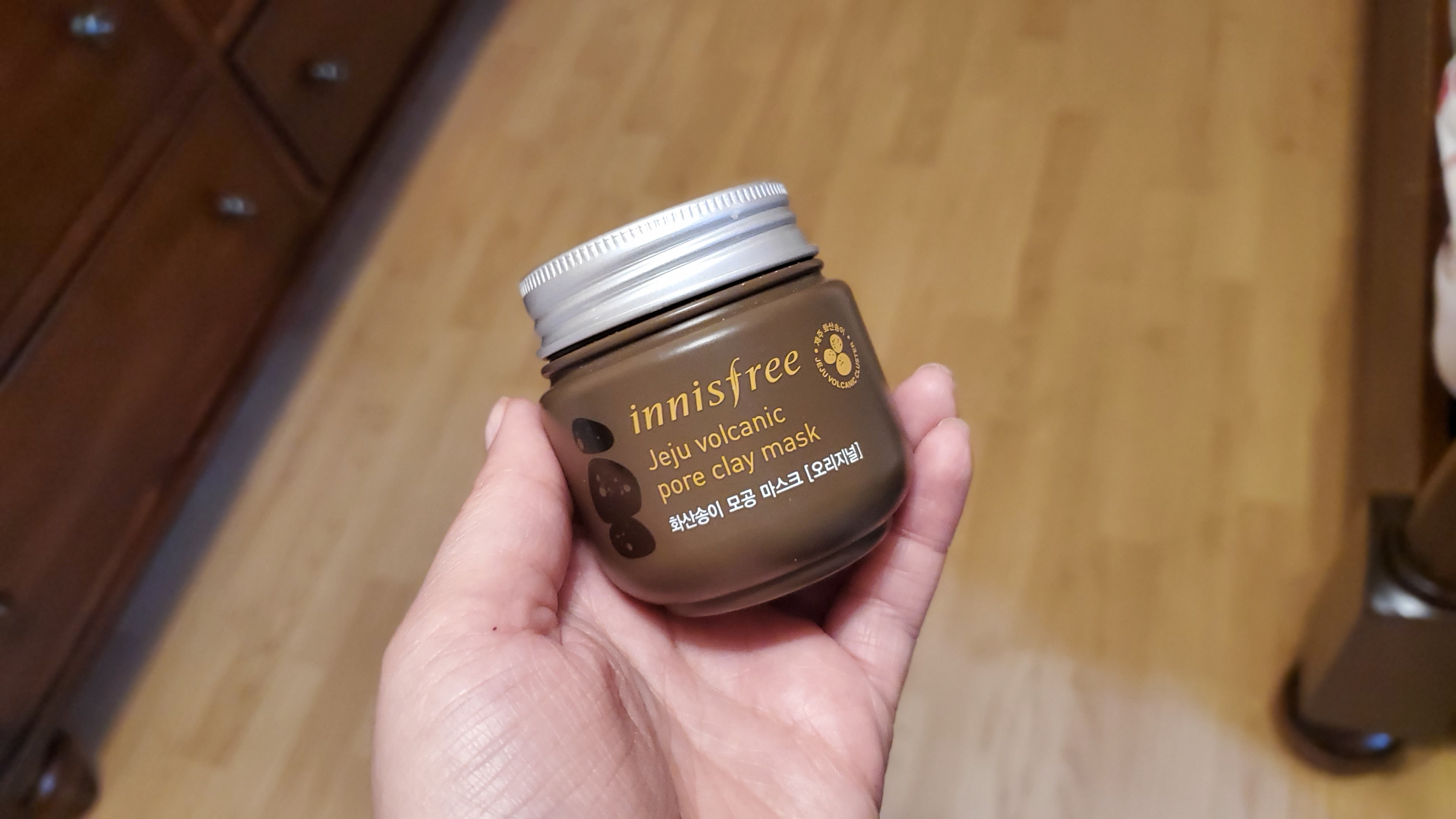 Innesfree Volcanic Jeju Pore Clay Mask - How to Look Put-Together - Beauty and Grooming Routine