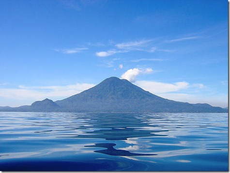 Lake-Atitlan-in-Guatemala_Unreal-landcape_4745