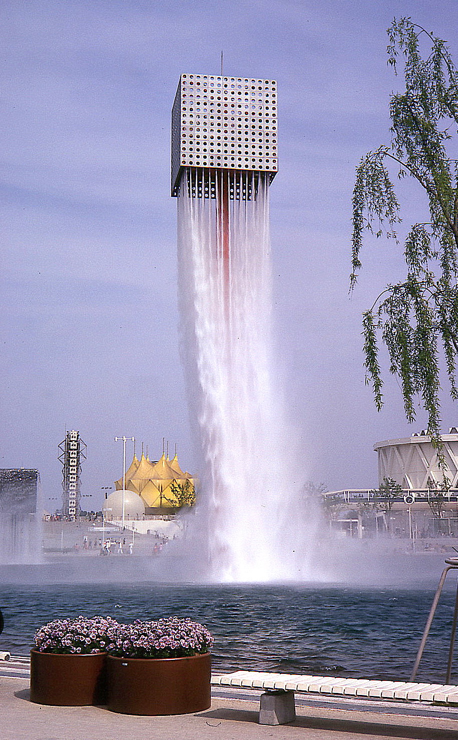 a fountain at the 1970 Japan World's Fair, color photograph