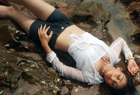 Tamil actress SWATI PRIYA wet amp hot romantic pics unseen pics