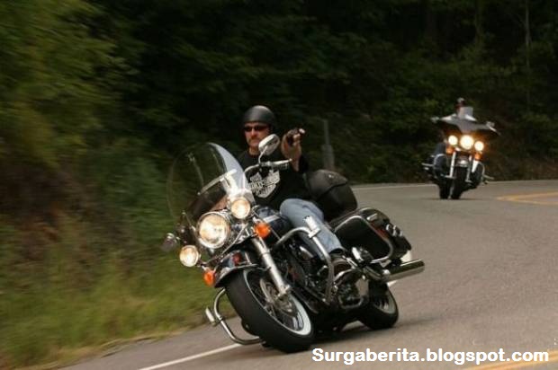 Beginilah Jadinya Jika Baru Belajar Naik Harley Davidson Tapi Udah Sombong [ www.BlogApaAja.com ]