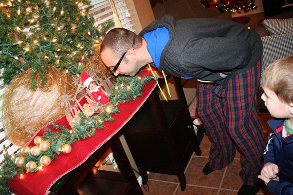 Christmastime begins 2011 074