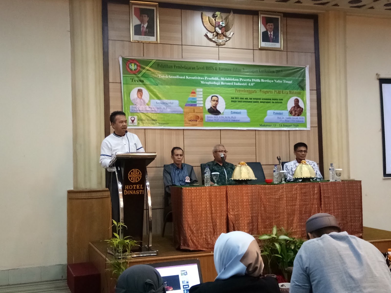 Acara pembukaan dihadiri Kepala Dinas Pendidikan Kota Makassar yang diwakili Kepala Bidang GTK Dinas Pendidikan Kota Makassar Bapak Ruslan S Pd M Pd