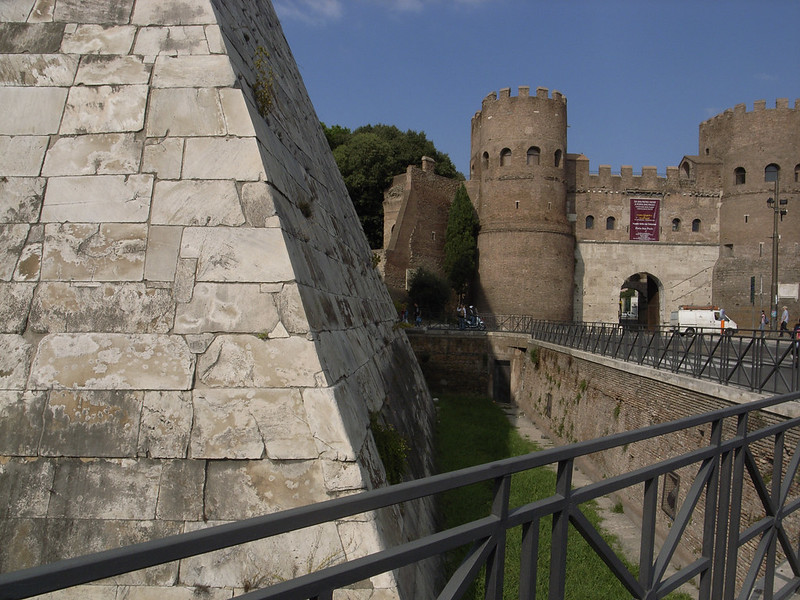 pyramid of caius cestius, italy pyramids, italian pyramids, caius cestius, the pyramid of cestius, piramide rome,