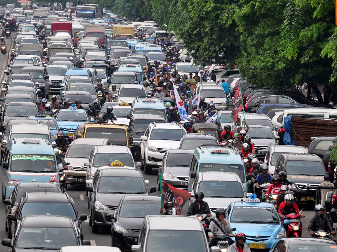 Cara Bijak Mengemudi Mobil di Kemacetan
