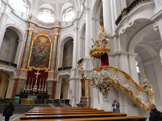 Belo interior da Hofkirche em Dresdem Alemanha
