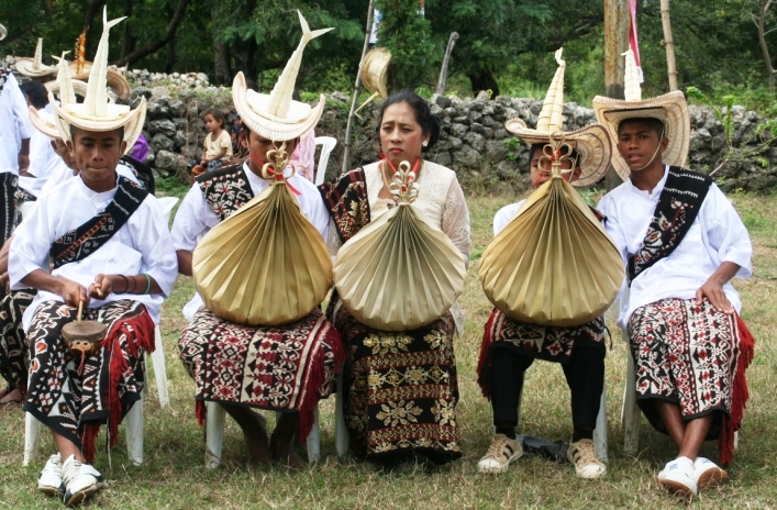 8 Baju  Adat  Nusa  Tenggara  Timur  NTT Beserta Gambar  dan 