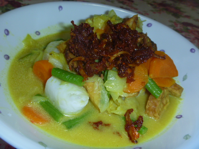 WHite HouSe: kuah lodeh aka lontong