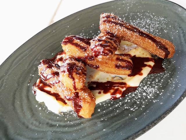 Churros Con Chocolate