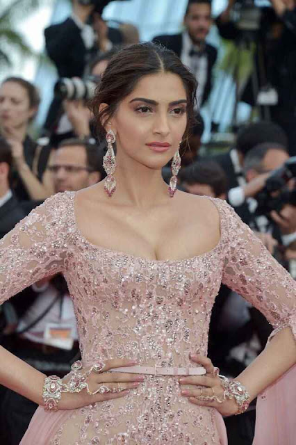 Sonam kapoor photos and images free download