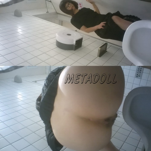 Women pooping and pissing at the mall filmed in secret (Shopping mall Toilet Pooping 03)
