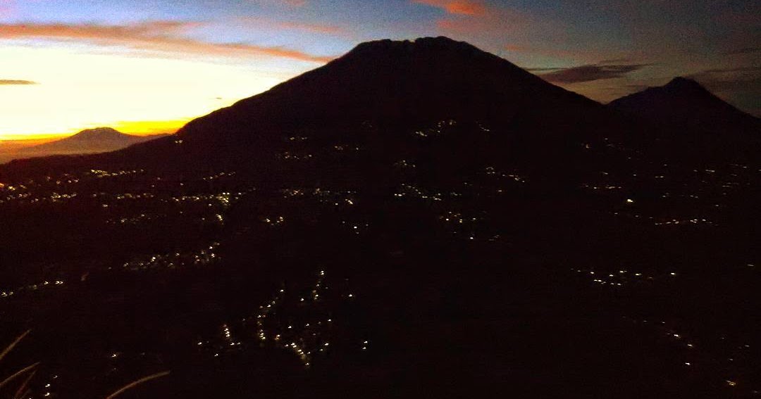 67 Gambar Pemandangan  Gunung  Malam  Hari 