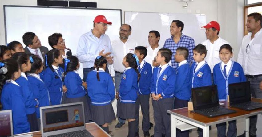 MINEDU: Presidente Vizcarra y ministro Alfaro inspeccionan renovado colegio de Trujillo que usa paneles solares - www.minedu.gob.pe