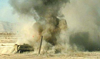 MV-4 menetralkan ranjau di Afghanistan