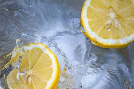 Benefits-of-lemon-water.