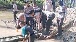 Akses Jalan Warga Kunyi Putus, Polisi Polman Bangun Jembatan 