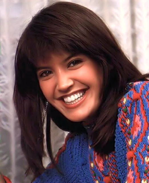 Phoebe Cates Profile pictures, Dp Images, whatsapp, Facebook, Instagram, Pinterest