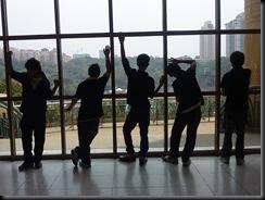 Yeng~5 cleaner r trying to mop d window clearer