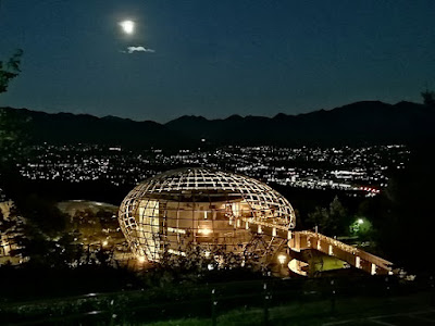 笛吹川フルーツ公園 ライトアップされたフルーツ工房