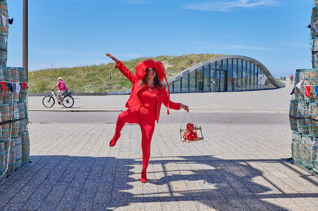 www.jetjesdag.nl | Model Henriëtte Sibie | Nicolaas/S fotografie | De paradijsvogel in Katwijk aan Zee|