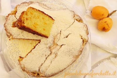 foto Ricetta torta dolce morbida con nespole per bambini