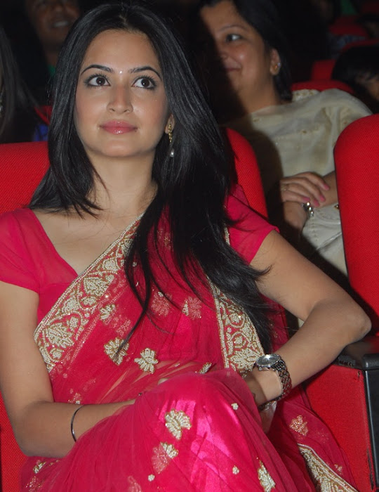 kriti kharbandha in red saree latest photos