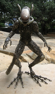 Alien and Predator sculptures made entirely from auto parts Seen On www.coolpicturegallery.net