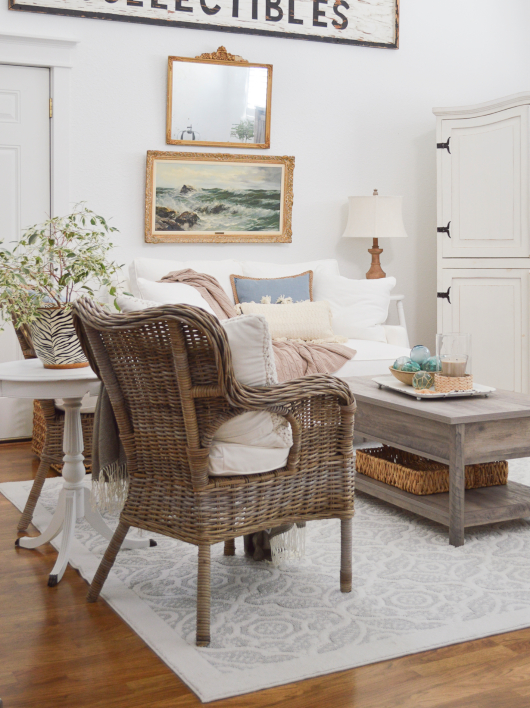 Farmhouse Style Small Beach Cottage Living Room Idea