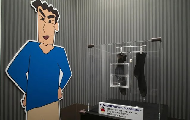A Must-Smell for Shin-chan Fans: Hiroshi's 10-Second Socks Challenge!