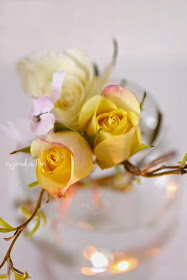 soft pastel roses cyclamen branch bouquet trandafiri pastel galben alb roz