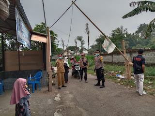 Aplikasikan Program PPKM, Polisi Sambangi Warga Isolasi Mandiri