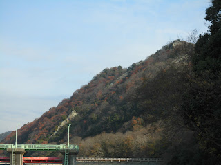 たつの市にある、觜崎の屏風岩の写真です。