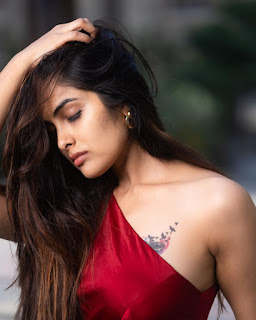 Divi Vadthya Big Boss Season 4 Contestant Height , Weight, Family, Networth , Photos and More