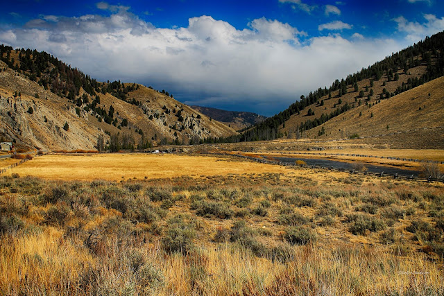 Salmon River Idaho autumn geology field trip travel copyright RocDocTravel.com