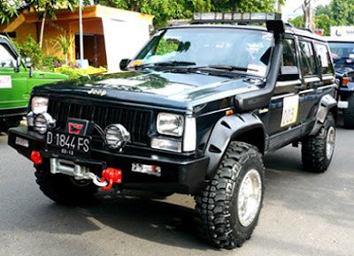 BOJONEGORO EKSPOSE: JEEP CHEROKEE MODIFIKASI