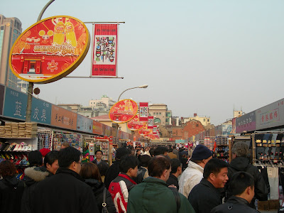 market crowd